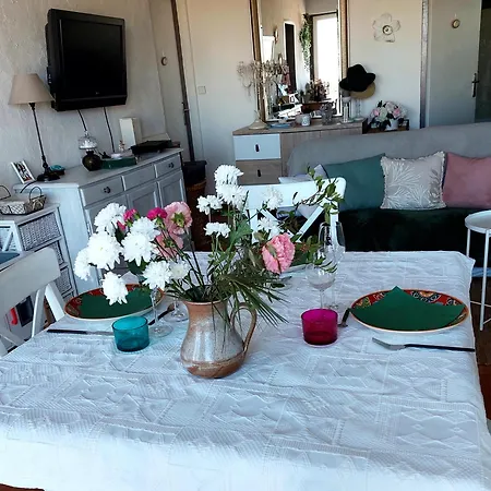 Chez L'habitante Avec Salle De Bain Et Cuisine Communes - Presence D'un Homestay Bordeaux